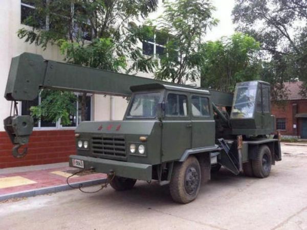 郧阳区吊车租赁_吊车出租一些基本的指挥手势